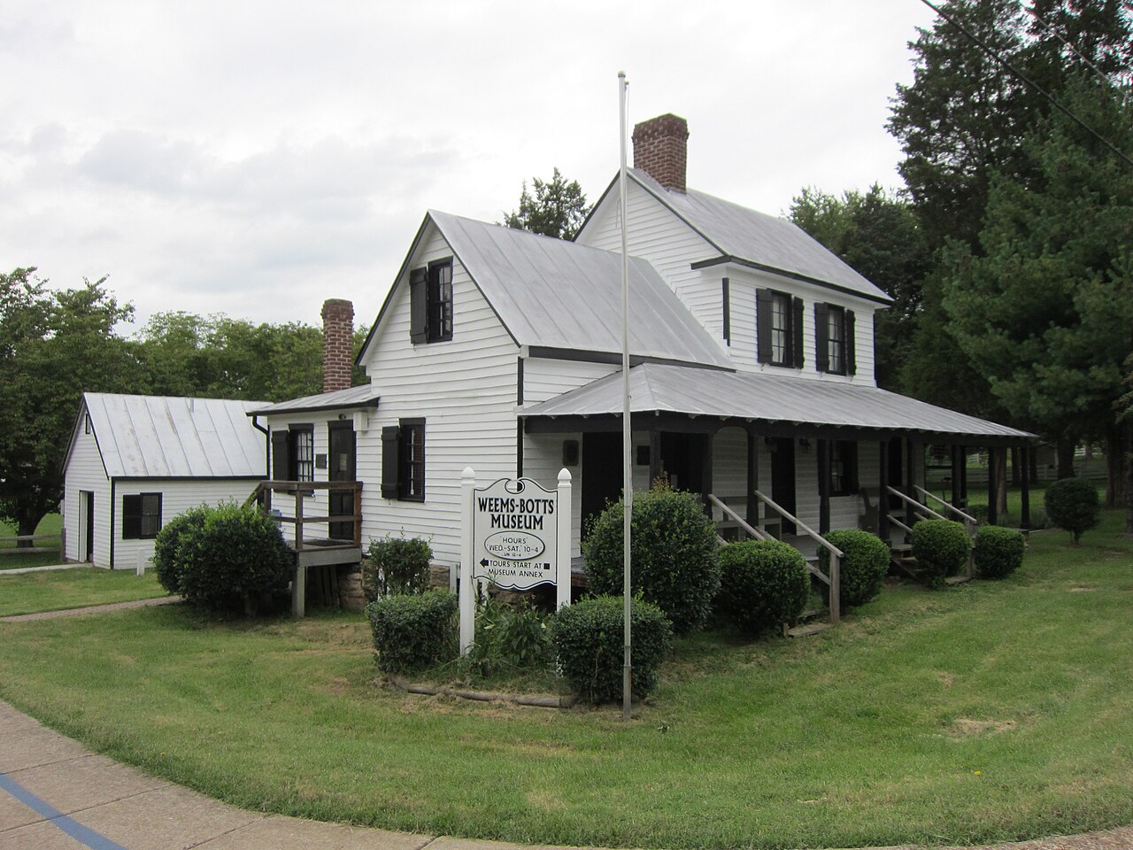 White Weems-Botts House and porch in Dumfries