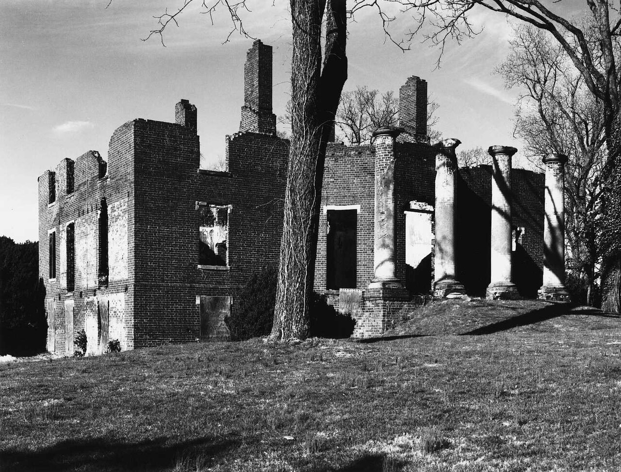 Black-and-white photograph of the brick ruins at Barboursville